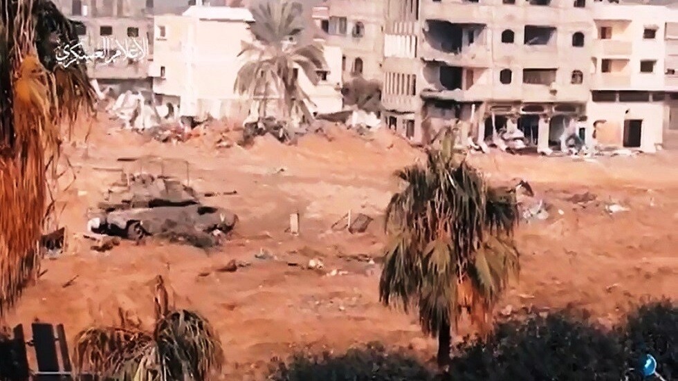 مشاهد جديدة لاستهداف "القسام" لجنود وآليات إسرائيلية متوغلة في محاور خان يونس جنوب غزة (فيديو)