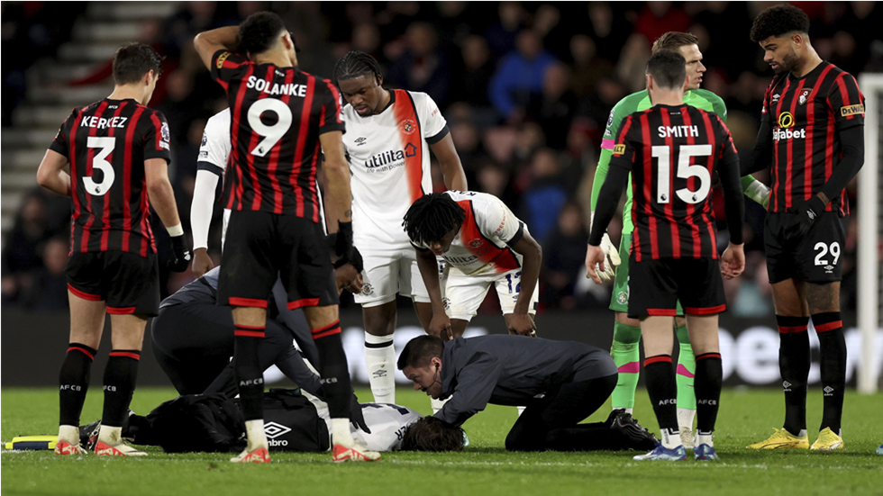 الدوري الإنجليزي.. لوتون تاون يعلن تعرض قائده توم لوكيير لسكتة قلبية في لقاء بورنموث (فيديو)