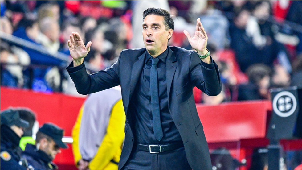 إشبيلية يقيل مدربه دييغو ألونسو بعد سقوطه بثلاثية أمام خيتافي