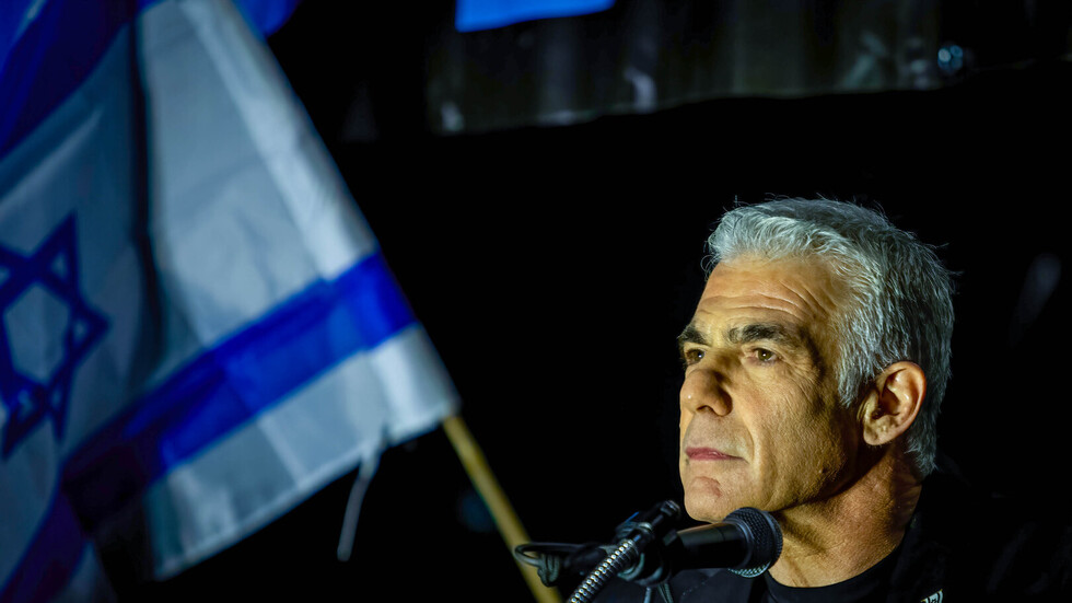 لابيد: نتنياهو فقد ثقة الشعب والمؤسسة الأمنية ولا يمكنه الاستمرار في منصبه