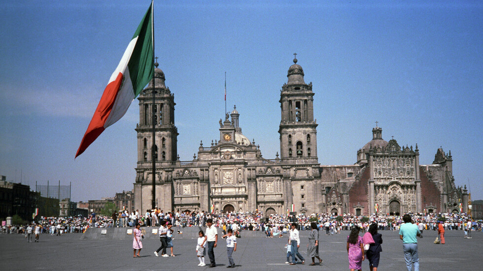 بشكل احترافي ومدروس.. السلطات الإيطالية تفجر مبنى ضخما صادرته من المافيا خلال دقائق (فيديو)