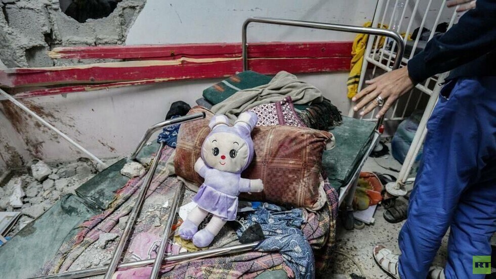 مجمع ناصر الطبي.. حلقة جديدة بسلسلة الاعتداءات الإسرائيلية على المرافق الطبية بغزة (صور)