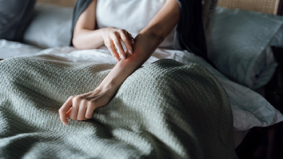 "وداعا للأكزيما؟!".. اكتشاف السبب الرئيسي للحكة!