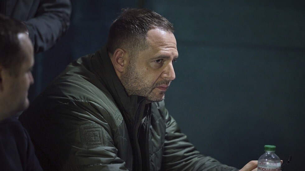 "بيزنس إنسايدر": رئيس مكتب زيلينسكي يرماك قد يسرق المساعدات الغربية لأوكرانيا