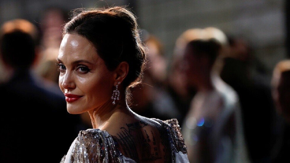 أنجلينا جولي تكشف عن 