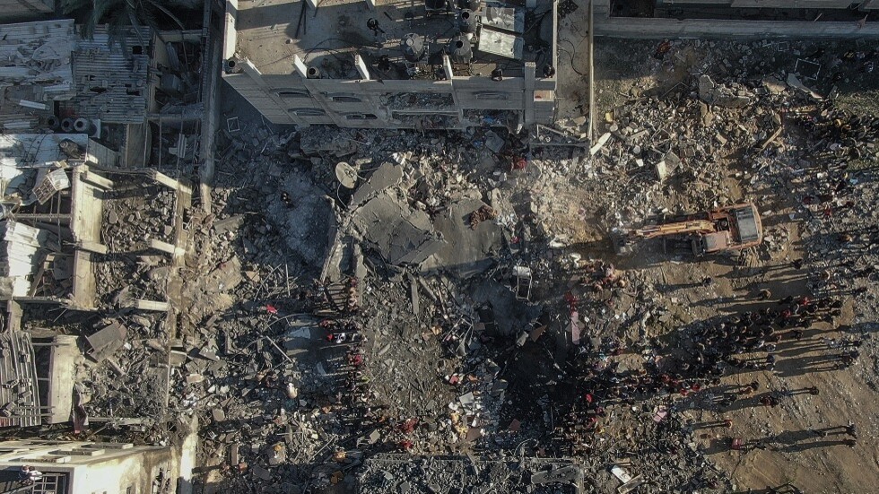 محلل إسرائيلي في القناة "13" العبرية: كان علينا قتل 100 ألف فلسطيني منذ بداية الحرب (فيديو)