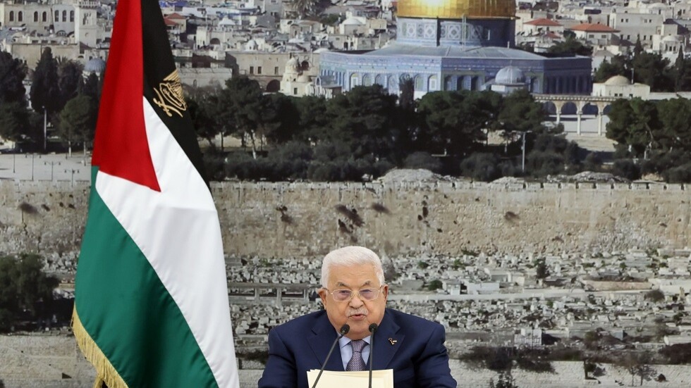 "النتائج مطمئنة".. الرئيس الفلسطيني يغادر المستشفى بعد فحوصات طبية