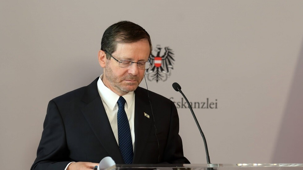 هرتسوغ يلقي اللوم على الأمم المتحدة في شح المساعدات الواصلة إلى غزة