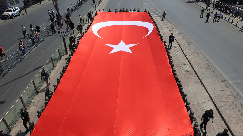 تركيا.. وزارة الدفاع تعلن مقتل 3 جنود أتراك وإصابة آخرين في اشتباك مسلح شمالي العراق