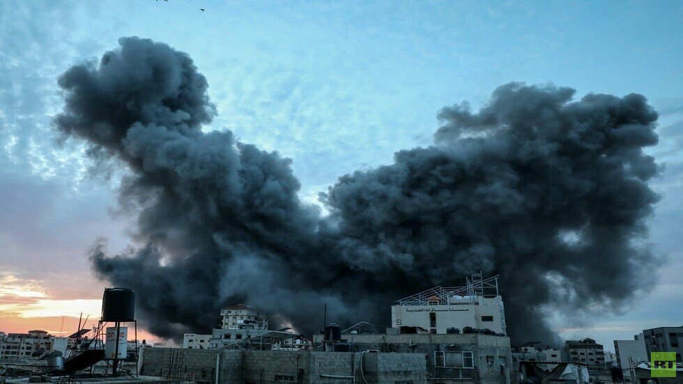 اشتباكات عنيفة وغارات إسرائيلية مكثفة في عدة محاور شمال وجنوب قطاع غزة