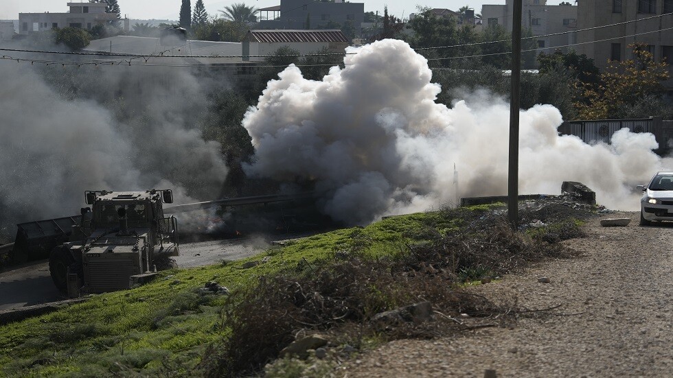 الجيش الإسرائيلي يعتقل 35 فلسطينيا بينهم أطفال في الضفة الغربية