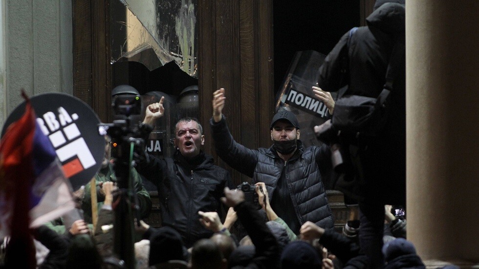 السفير الروسي لدى صربيا: احتجاجات بلغراد دبّرت بتقنية 