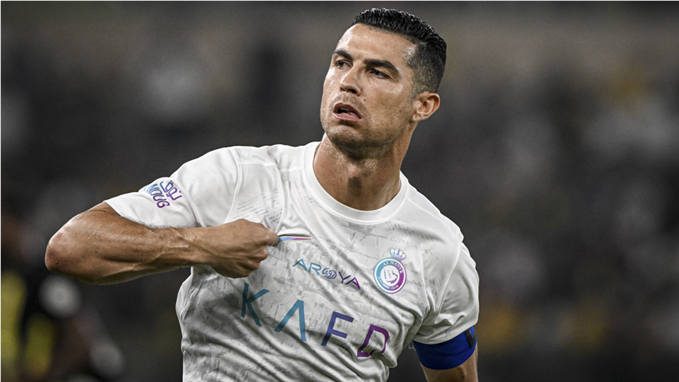 مدرب منتخب البرتغال يكشف عن مفاجأة بشأن موعد اعتزال رونالدو