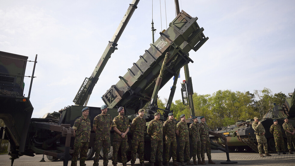 قائد الجيش الهولندي: علينا أن نستعد عسكريا لحرب محتملة مع روسيا
