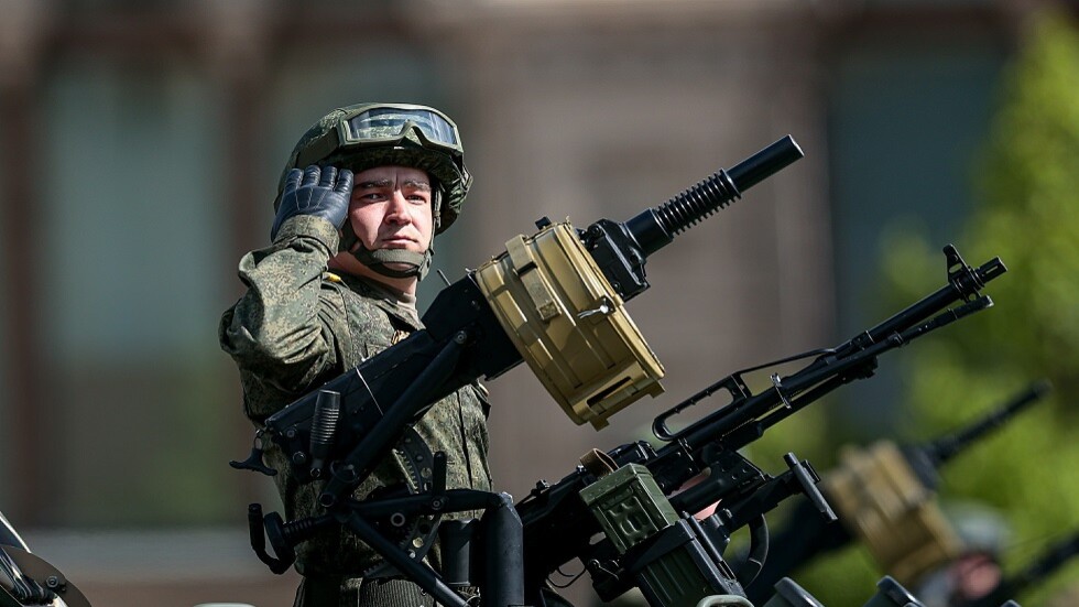 "حتى مصباح الثلاجة".. جنرال ألماني يقر بما أغفله الغرب بخصوص السلاح الروسي