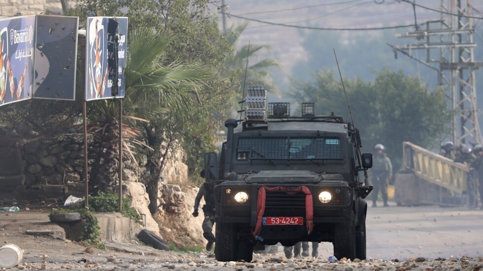 إصابة جنديين إسرائيليين بعملية دهس بمدخل مخيم الفوار جنوب الخليل بالضفة الغربية