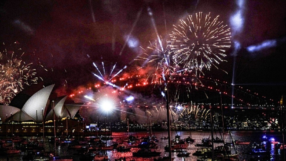 أستراليا بعد نيوزيلندا تحتفلان بقدوم العام الجديد 2024 بعروض ألعاب نارية مبهرة (فيديوهات)