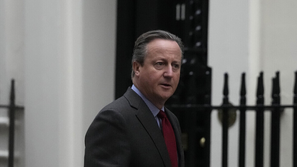 وزير الخارجية البريطاني يبحث مع نظيره الإيراني هجمات الحوثيين في البحر الأحمر