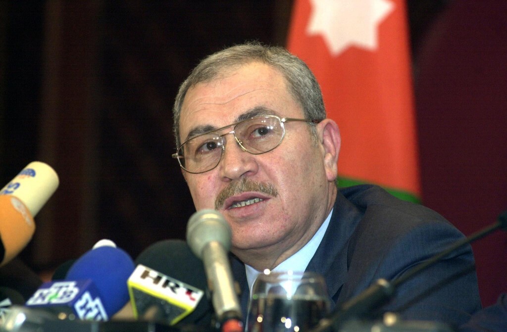 رئيس الوزراء الأردني الأسبق يكشف ما دار بين الملك حسين وبيريز حول العقبة