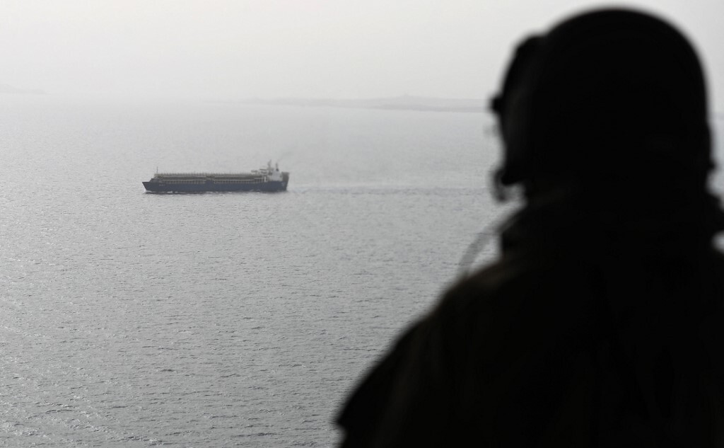 بريطانيا: طاقم السفينة التي تعرضت للهجوم في مضيق باب المندب لم يصب بأذى