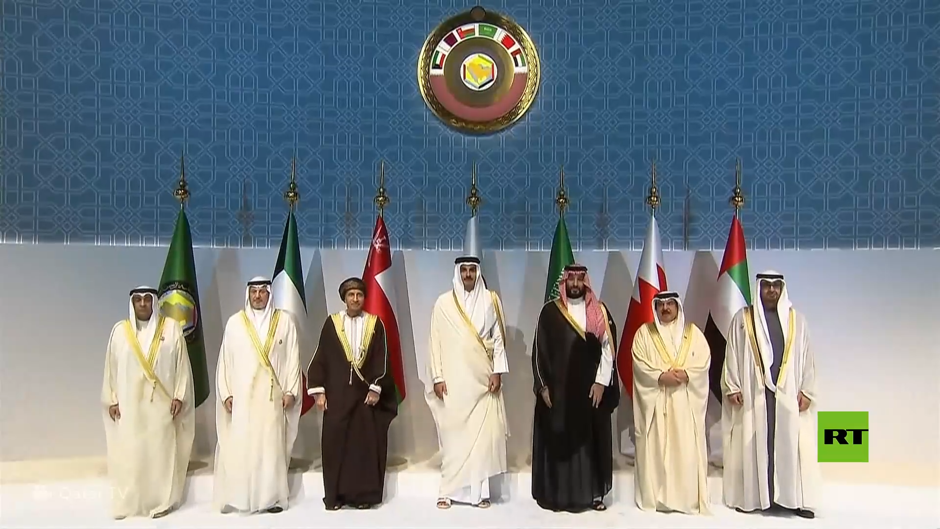 صورة تذكارية للزعماء المشاركين في القمة الخليجية في الدوحة