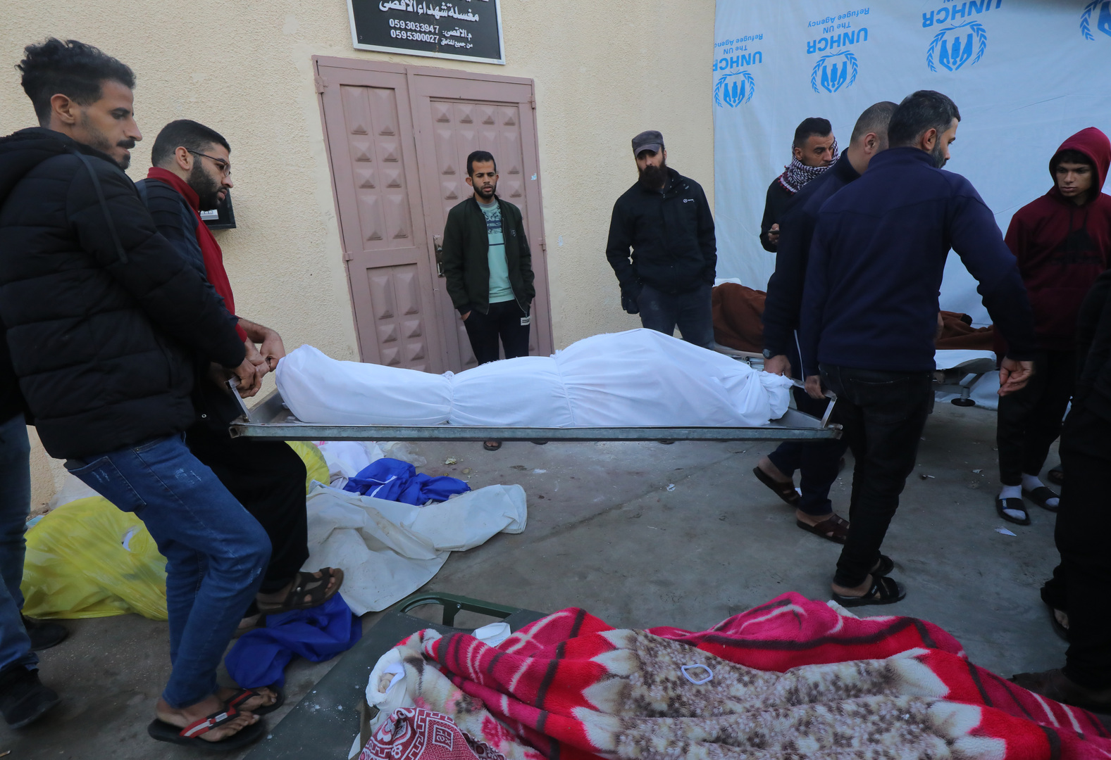 الصحة بغزة: القوات الإسرائيلية تمنع دفن 100 جثمان في مستشفى كمال عدوان