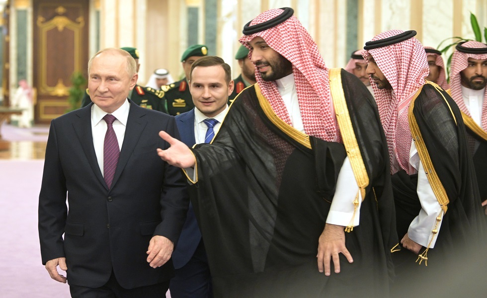 سياسي فرنسي: السعودية استقبلت بوتين بحفاوة كبيرة خلافا للادعاءات الغربية بأن 