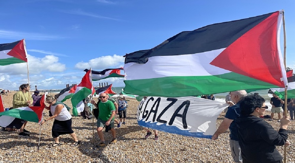 بريطانيا.. متظاهرون مؤيدون لفلسطين يحاصرون مصنعا يزود إسرائيل بمعدات عسكرية (فيديو)