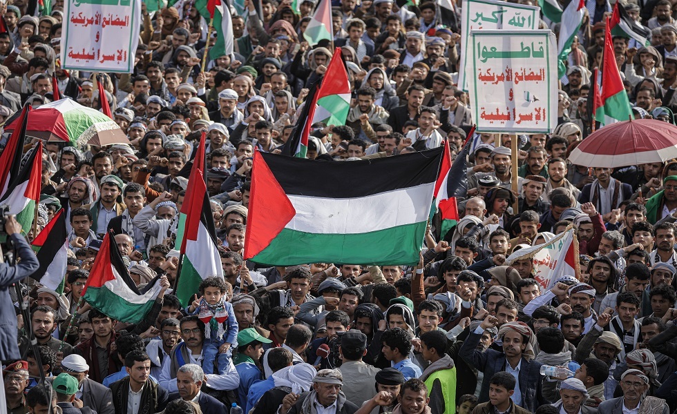 حماس تعلق على بيان الحوثيين بشأن منع مرور السفن المتجهة إلى إسرائيل