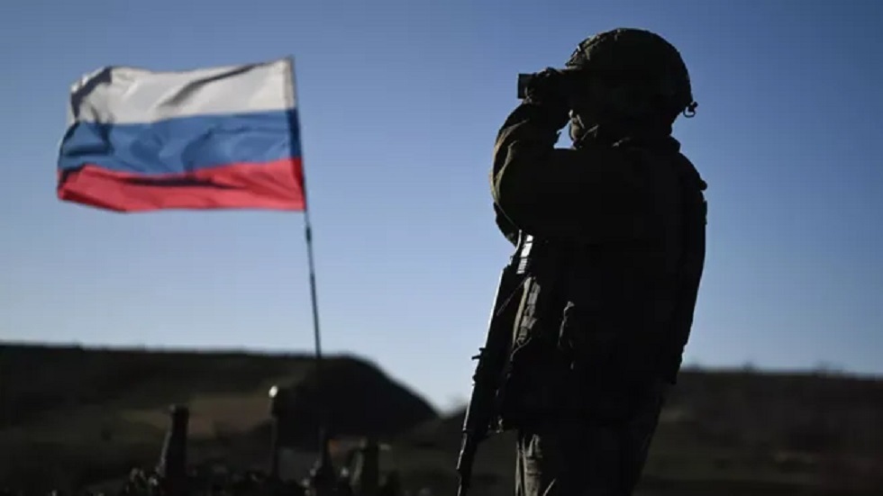 الجيش الروسي يعزز مواقعه في مدينة مارينكا بجمهورية دونيتسك (فيديو)