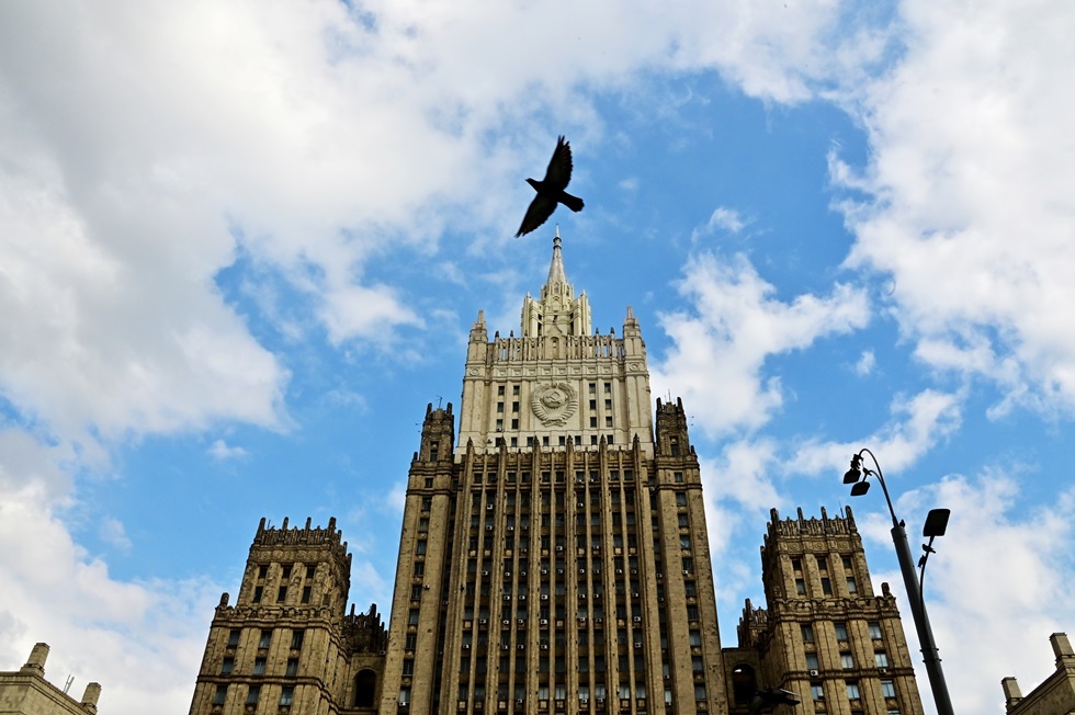 الخارجية الروسية: النزاع الأوكراني سينتهي بالتفاوض مع الغرب وليس مع عملائه في كييف