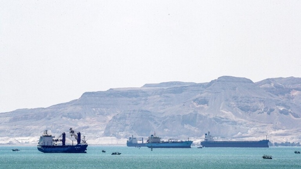 السلطات البريطانية تؤكد اندلاع حريق على متن سفينة قرب باب المندب والحوثيون يعلنون عن بيان مرتقب