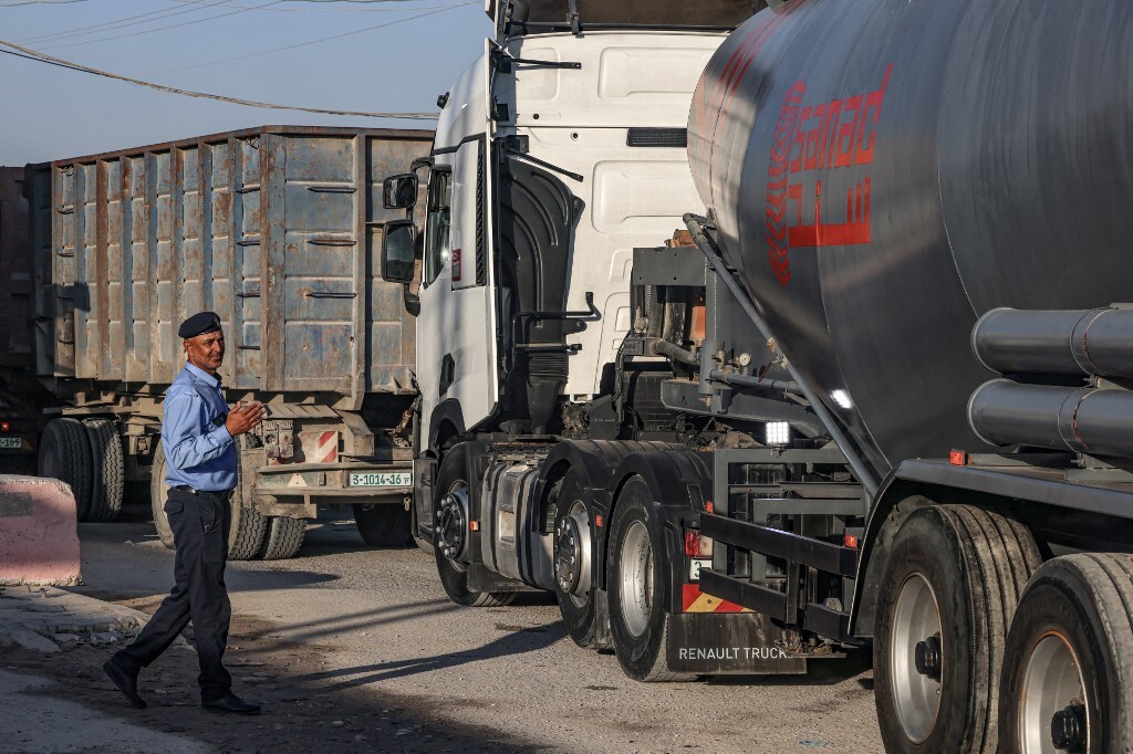 الحكومة الإسرائيلية تصادق على دخول مساعدات إنسانية إلى غزة عبر معبر كرم أبو سالم