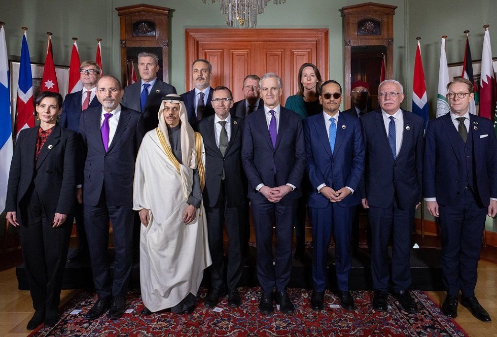 وفد اللجنة الوزارية المكلفة من القمة العربية الإسلامية يجتمع مع رئيس وزراء النرويج