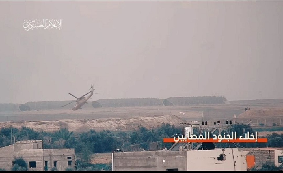 بالفيديو.. إجلاء جنود إسرائيليين بالمروحيات بعد استهدافهم بالهاون الثقيل شرق خان يونس
