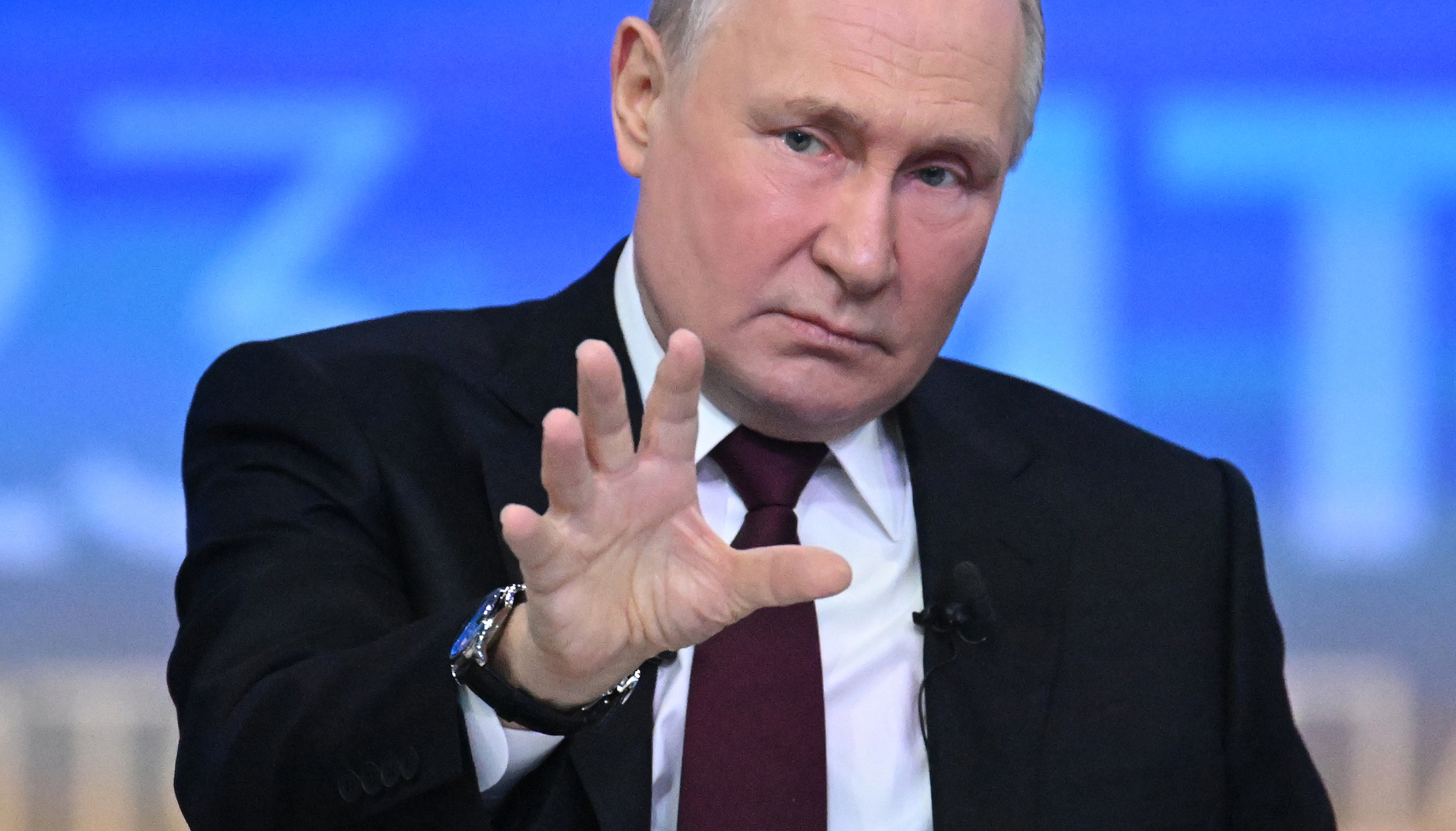 ميرونوف: بوتين سيجمع التواقيع ليخوض الانتخابات كمرشح مستقل