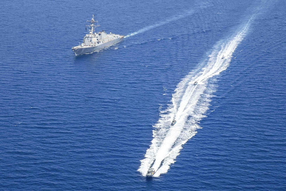 وزير الدفاع الأمريكي يعلن تشكيل قوة متعددة الجنسيات لحماية التجارة في البحر الأحمر