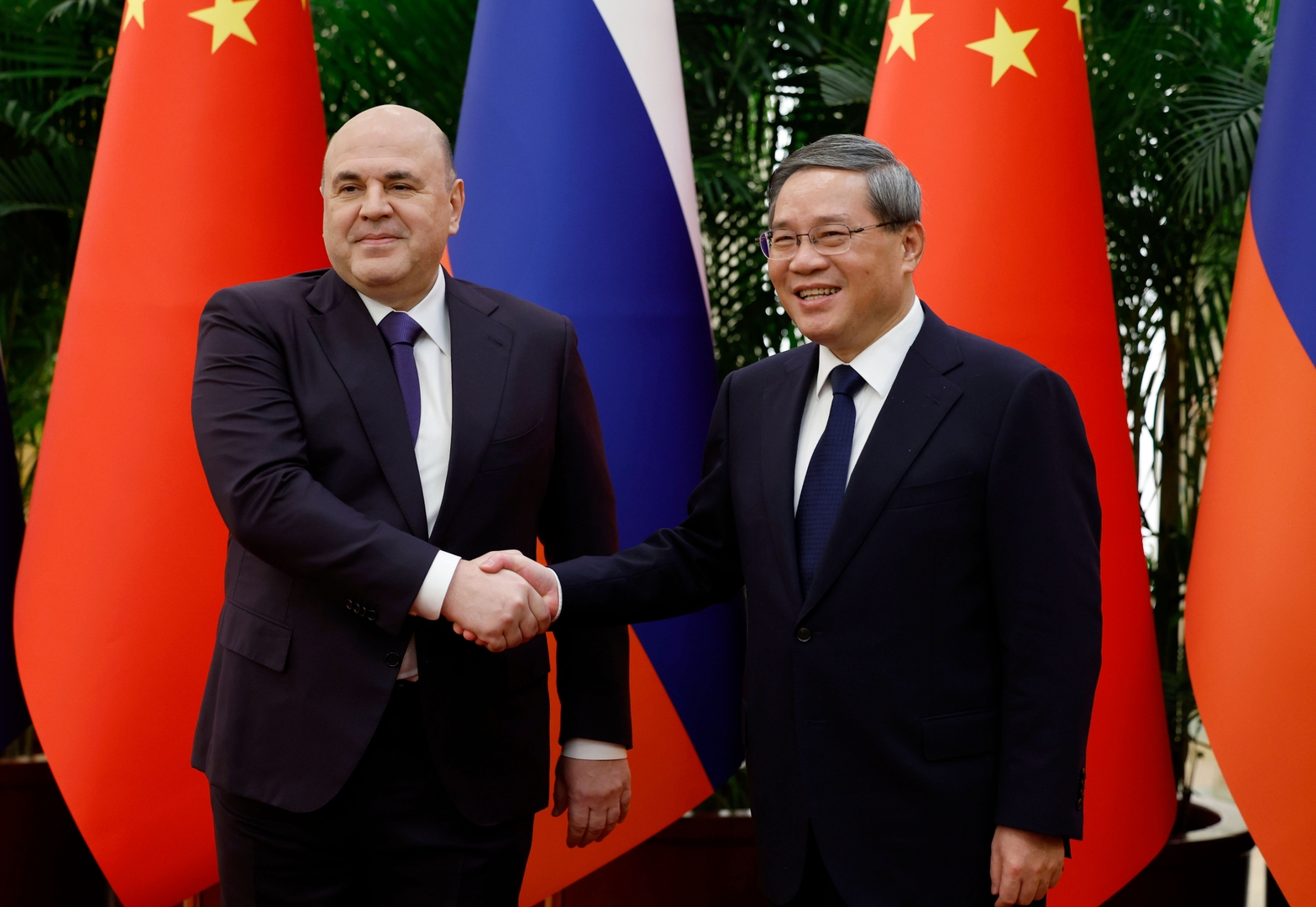 رئيس الوزراء الروسي ميخائيل ميشوستين ورئيس مجلس الدولة لجمهورية الصين الشعبية لي تشيانغ