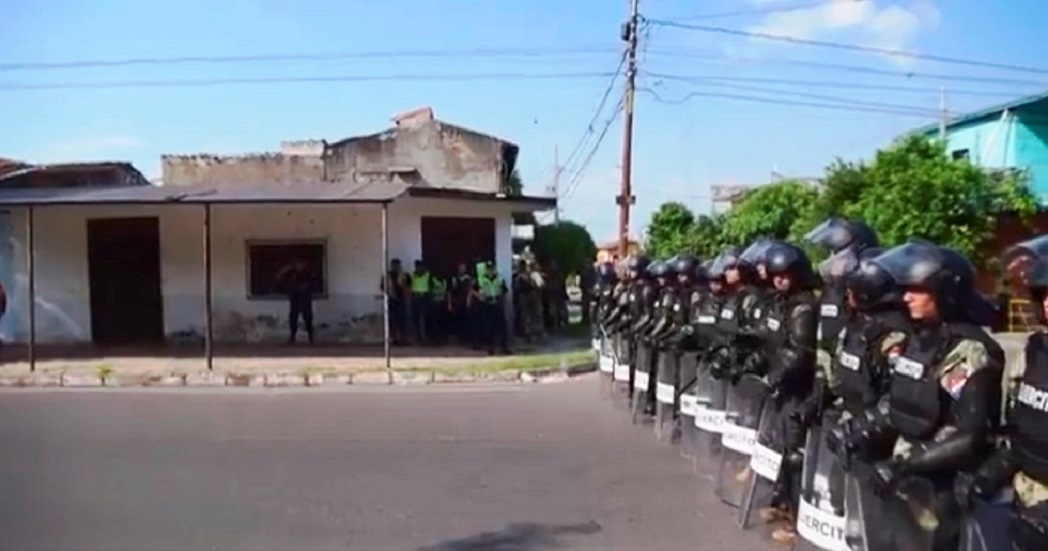 باراغواي.. مقتل ضابط و11 نزيلا أثناء نقل مجرم خطير من السجن