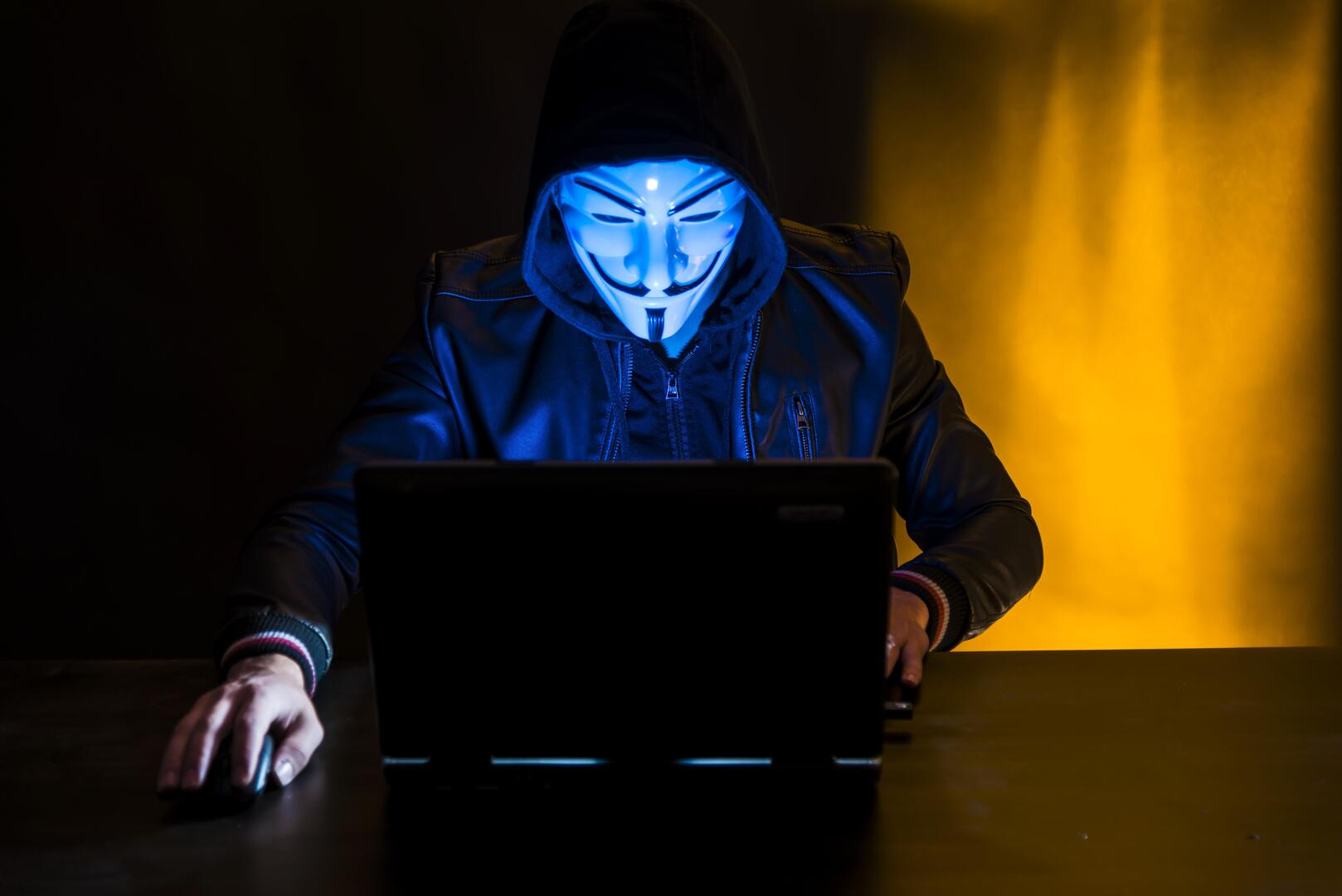 Having hacked. Хакер анонимус. Анонимусы 2022. Группа хакеров anonymous. Атака анонимусов 2022.