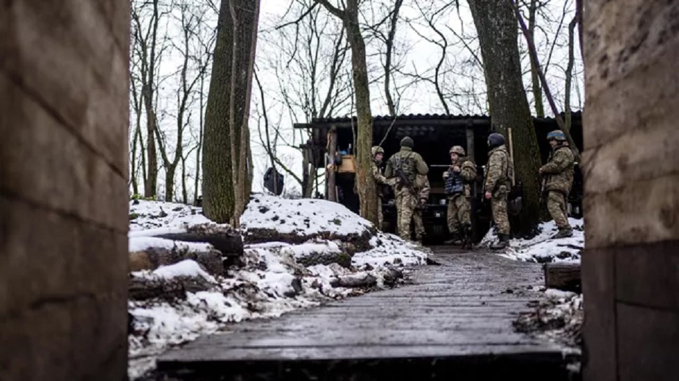 القائد العام للقوات الأوكرانية يؤكد انسحاب جنوده من مدينة مارينكا