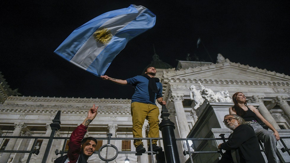 رئيس الأرجنتين الجديد يسرّح 5 آلاف موظف حكومي تم تعيينهم في 2023