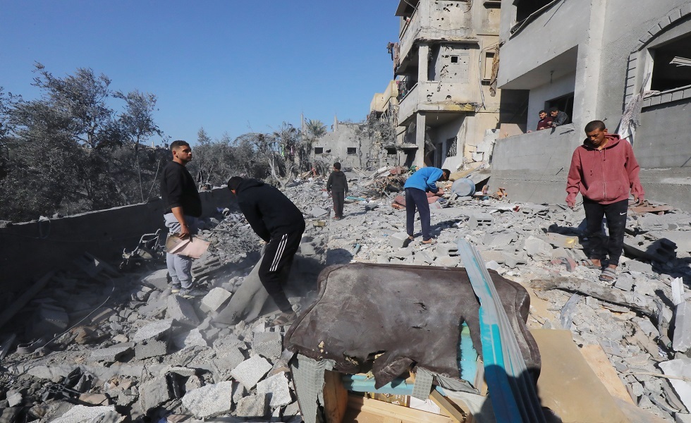 مراسل RT: ضحايا مدنيون في قصف إسرائيلي عنيف على بيوت ومساجد ومدارس في قطاع غزة
