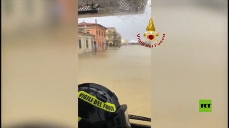 شوارع إيطالية مغمورة جراء عاصفة قوية ضربت البلاد