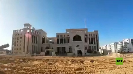 لحظة تدمير مبنى قصر العدل  في قطاع غزة