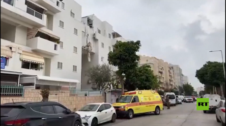 إصابات جراء سقوط صاروخ أطلق من غزة على مبنى سكني في عسقلان