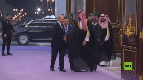 ولي العهد السعودي يستقبل الرئيس الروسي في الرياض