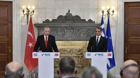 أردوغان: يمكن لتركيا واليونان حل المشاكل العالقة