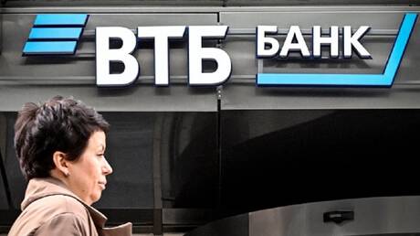بوتين يشيد بمكاسب النظام المصرفي الروسي ويمازح ولي عهد سلطنة عُمان
