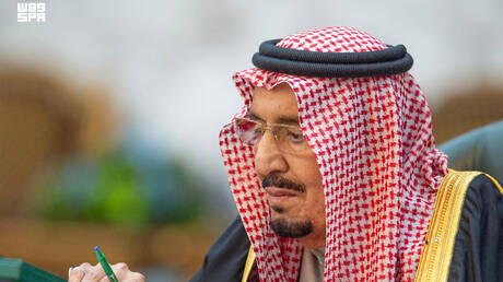 قادة الإمارات يعزون العاهل السعودي